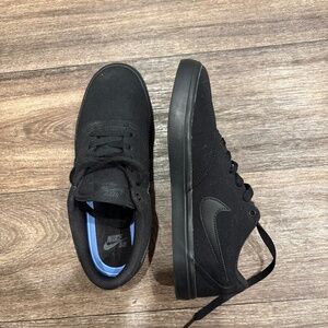 NikeSB Check Solarsoft Women’s Size 9